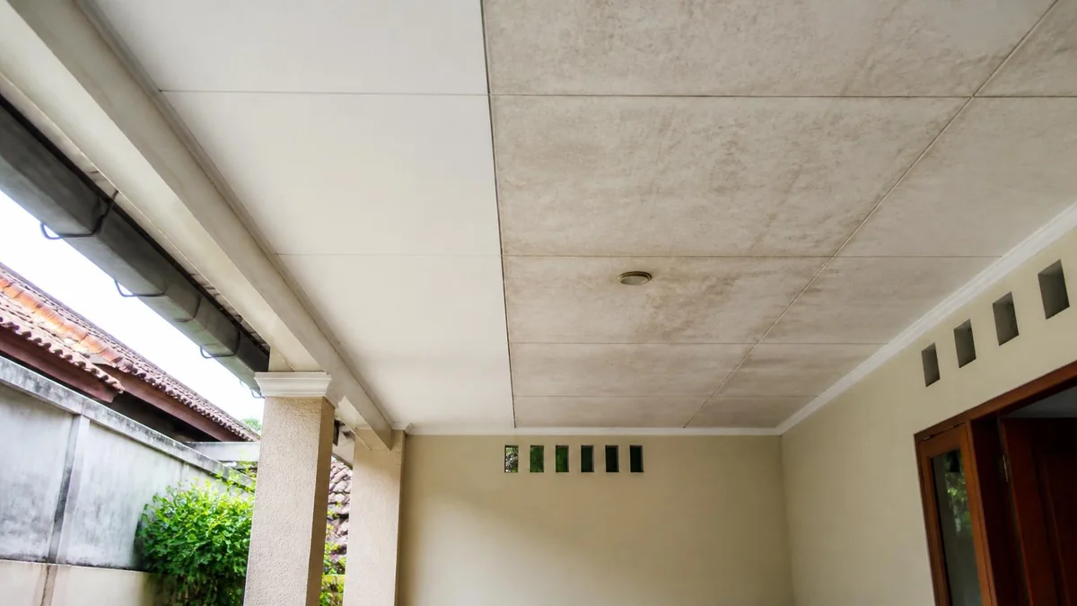 Plafon Teras Cepat Kusam? Pilih Material dan Perawatan yang Cocok untuk Area Semi-Outdoor